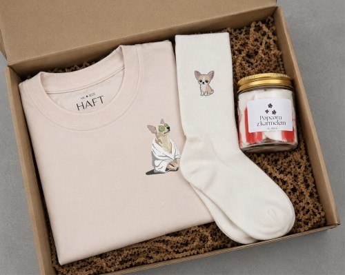 Zestaw Pieskowy mały, t-shirt z haftem, skarpetki z haftem, świeca mała sojowa